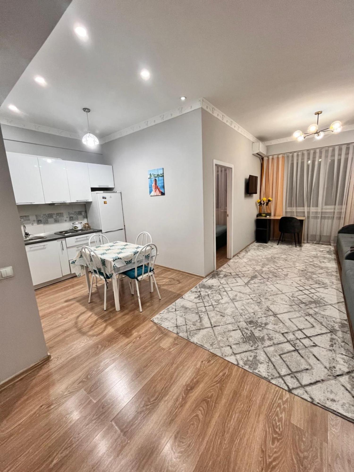 2-х комнатная в золотом квадрате Apartment Almaty
